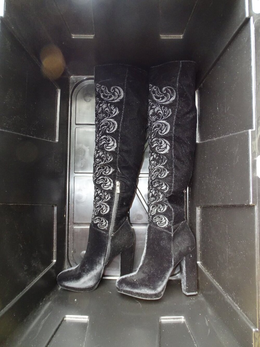 Jessica Simpson Knee High Heeled Boots Black Embroidery Wide Calf 8.5